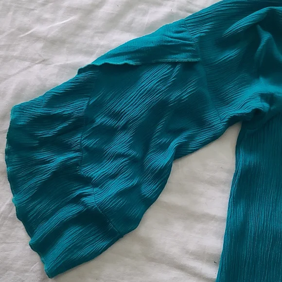 Emerald green crepe lettuce hem top urban mangoz medium - Picture 5 of 8